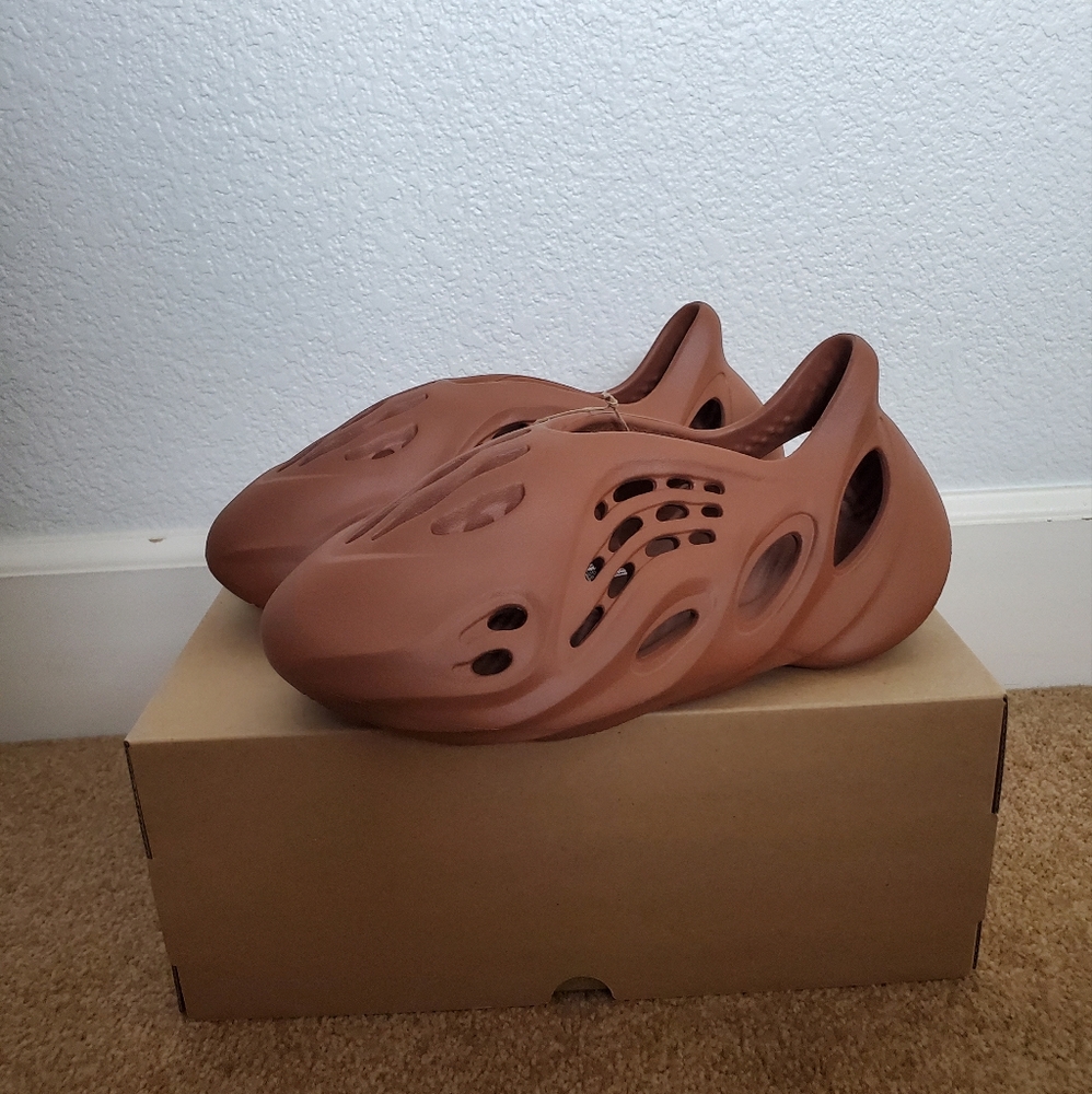 Yeezy foam runner Clay Red NWT